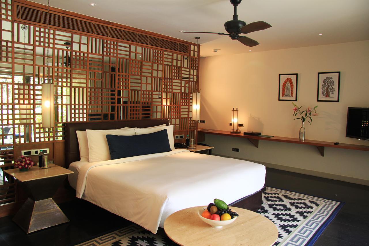 Diwa Club Room with Balcony and Pool View - Complimentary Gonsua beach shuttle service